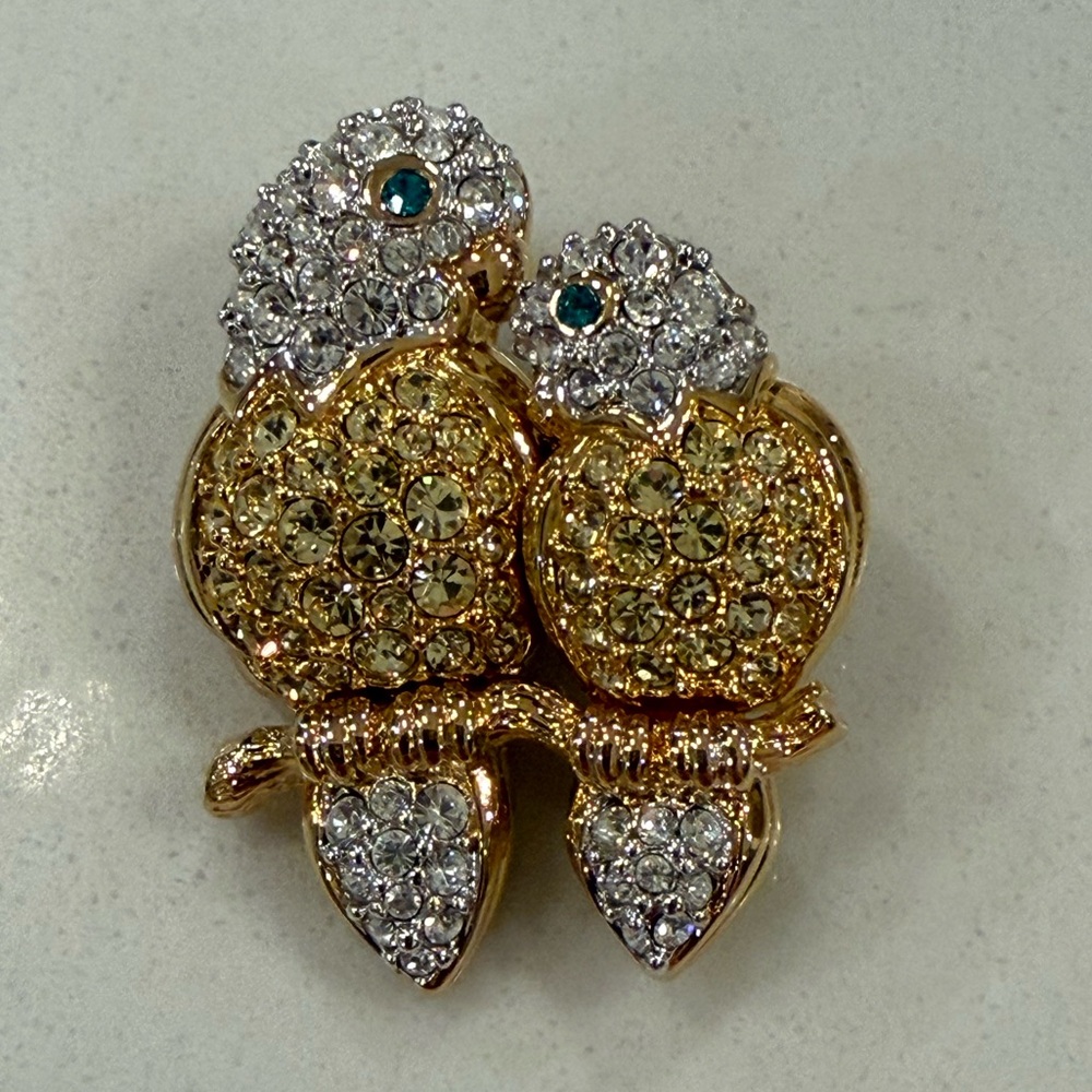 Swarovski Signed Swan Crystal Parrots Lovebirds Brooch, NWOT